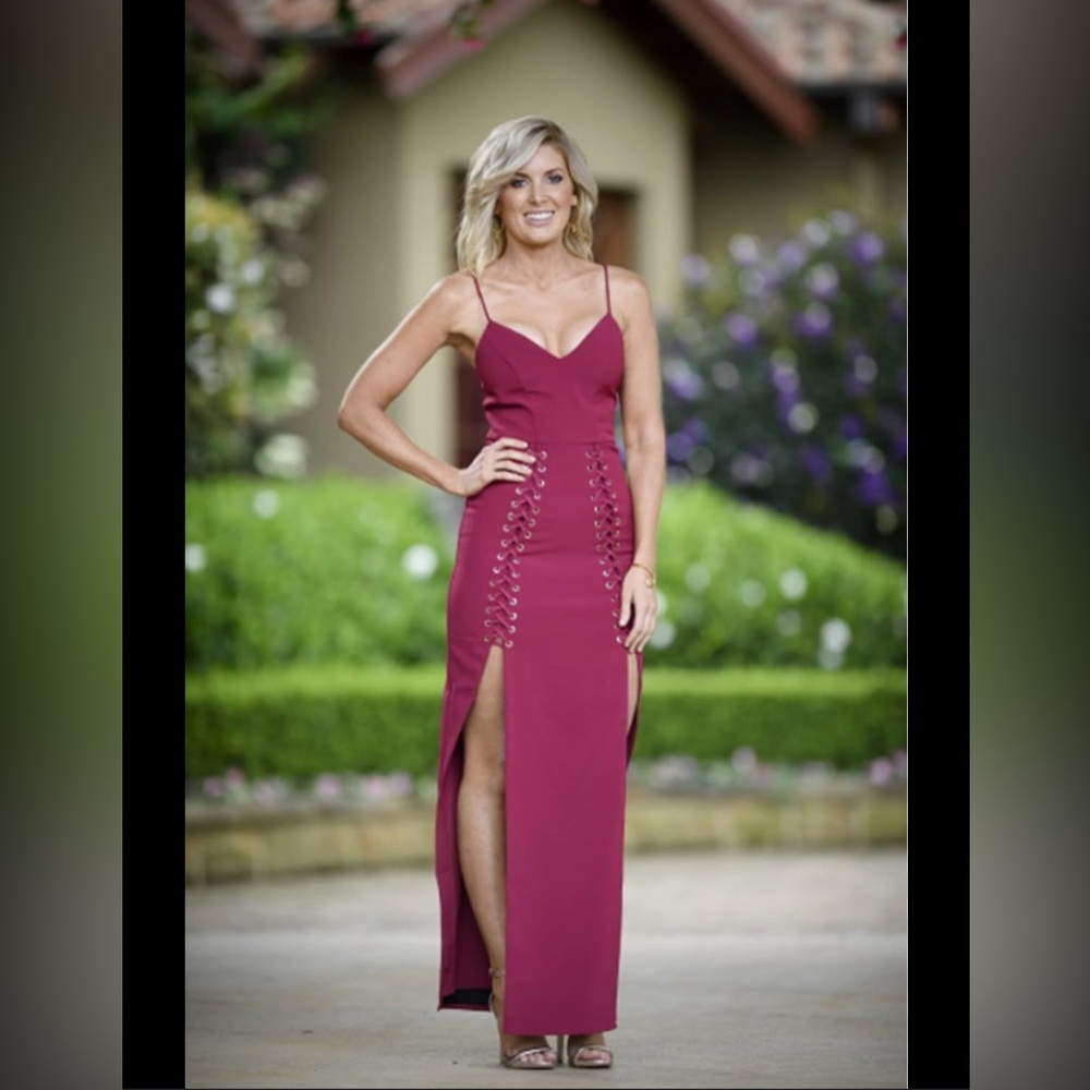 Chic Lace-Up Maxi Dress in Mulberry Small